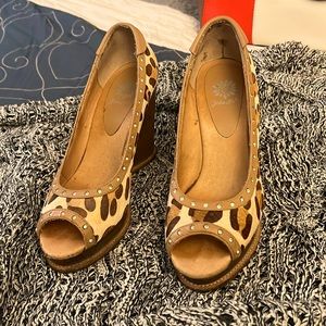 Yellowbox Goldie leopard print wedges size 61/2 Leather upper. Very cute guc